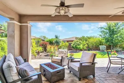 Image de 55+ Sunny Peoria Home: 2br/2ba + Den, Family-Friendly