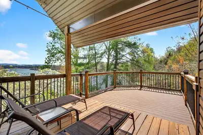 Image de Paddle On Inn | Spacious Lakefront Retreat with Private Dock + Views!