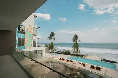 Image de Every day begins with the Pacific just beyond your balcony. Sunset Surf is a spacious oceanfront residence in El Zonte featuring three bedrooms, panoramic ocean views, a resort-style pool, high-speed WiFi, and direct beach access for up to six guests