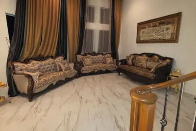 Image de Luxury Marble Estate w/Grand Ceilings, Designer Interiors & Elegant Living Spaces