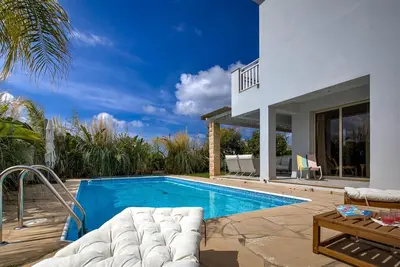 Image de Villa Ezoria Escape: Stylish 3br w/ Pool & Garden