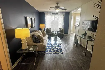 Image de Charming 2-Bedroom 2-Bath apartment with amenities, a few minutes from Nrg