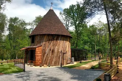 Image de Unique Hobbit House Accommodation with a Private Hot Tub in Shenandoah, Virginia