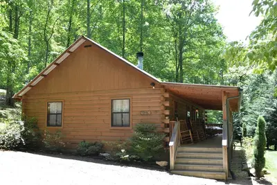 Image de Lovely Rustic Cabin Secluded in the Woods near Maggie Valley, North Carolina