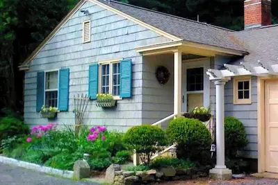 Image de Peaceful and Pet-Friendly Cottage Rental on Picturesque Country Estate near Black Rock State Park, Connecticut
