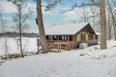 Image de Stunning Cabin Getaway Surrounded by Towering Pine Trees in Walker, Minnesota