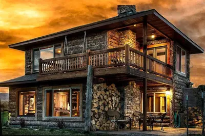 Image de Cozy and Intimate Cabin Rental near Livingston for a Romantic Getaway in Montana