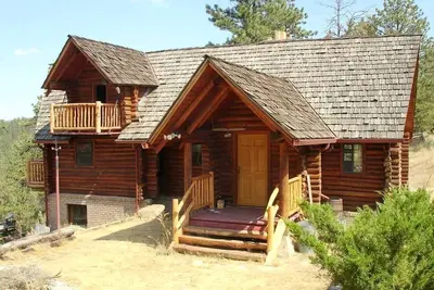 Image de Traditional Log Cabin Rental with Deck in the Pine Forests of Columbus, Montana