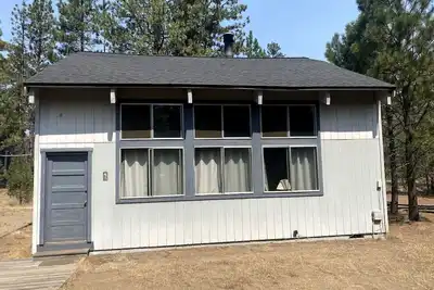 Image de Rustic Cabin Rental near Hoodoo Ski Area and the Deschutes River in Sisters, Oregon