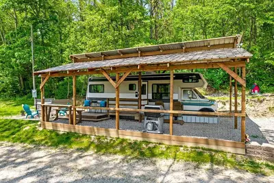 Image de Gorgeous Caravan Glamping Escape for Four in Dover, Ohio