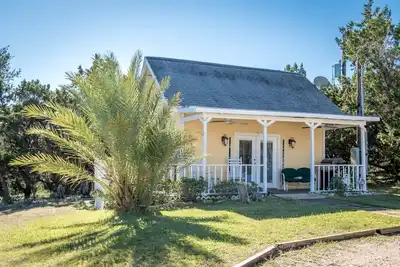 Image de Joyful Cottage Rental for Couples with Poolside Cabana near San Antonio, Tx