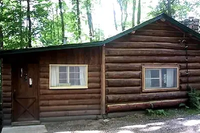 Image de Secluded Cabin Rental with Fireplace on Moose Lake near Eau Claire, Wisconsin