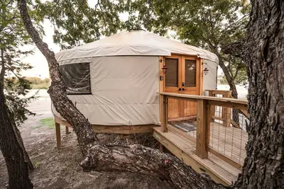 Image de Luxury Glamping Yurt with Hot-Tub on the Medina River Bandera, Texas