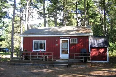 Image de Dog-Friendly Lakeside Cabin Rental with Private Beach in Brownfield, Maine