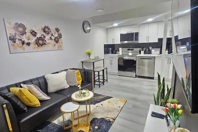Image de Suite moderne de 2 chambres au sous-sol privé Edmonton