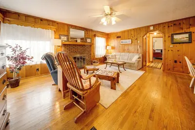Image de Walk to Edinboro Lake: Cozy Cottage w/ Porch!
