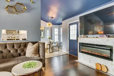 Image de Vintage-Chic Getaway: 6 Mi to Uptown Charlotte