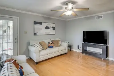 Image de 2 Mi to Ole Miss University! Condo w/ Pool Access