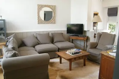 Image de Villa de famille  style côte ouest à 300 mètres de la plage à Soulac sur mer