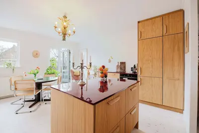 Image de Cozy Modern Unit with Garden