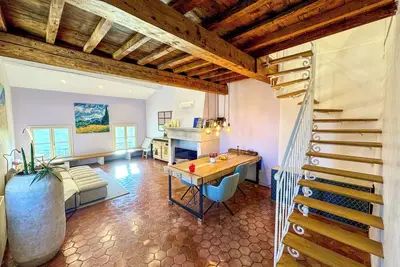 Image de Magnifique appartement, coeur d'Uzès Place aux Herbes, climatisation, terrasse