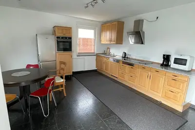 Image de Appartement « Lenne Wald » avec vue sur la montagne, jardin privé et balcon