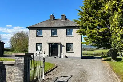 Image de Refurbished Tipperary Farmhouse With Mountain View