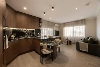 Image de New 1 Bed, 1 Sofa Bed Unit. Central Location & Close Transport & Tram Line