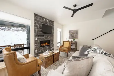 Image de Slopeside 3 bedroom townhome, views, private balcony