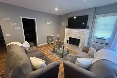 Image de Spacious 3-bedroom apartment in lovely Trenton with Ac