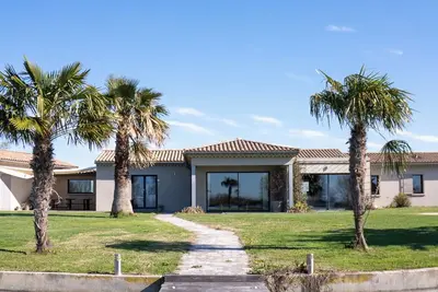 Image de La maison de l'Étang Arles avec piscine