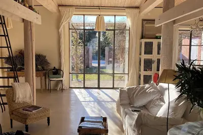 Image de Havre de paix avec vue sur le Luberon – Piscine, charme, paisible