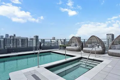 Image de Skyline View Condo, Rooftop Pool & Private Balcony