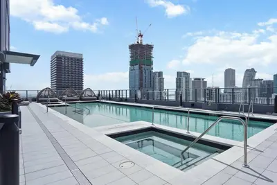 Image de Skyline Views | Balcony, Pool, Gym & Work Area
