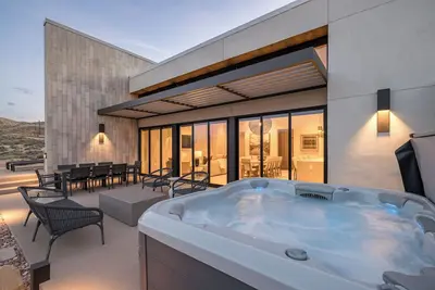 Image de New Listing! Luxury Moab Retreat | Hot Tub + Epic Views