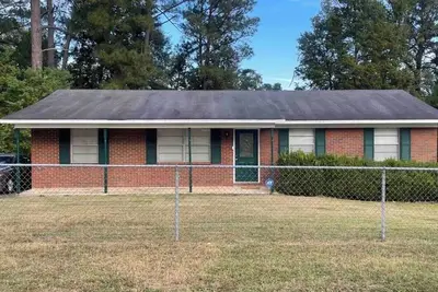 Image de The Green House- Spacious 3-bedroom house in quaint Columbus with Ac