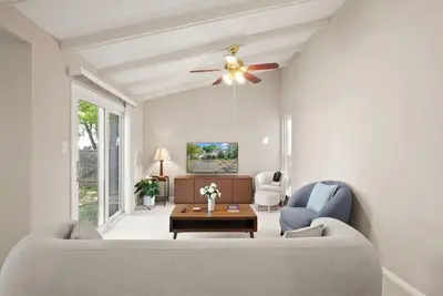 Image de Mid-century modern 3-bedroom house near metro in peaceful Springfield, Va