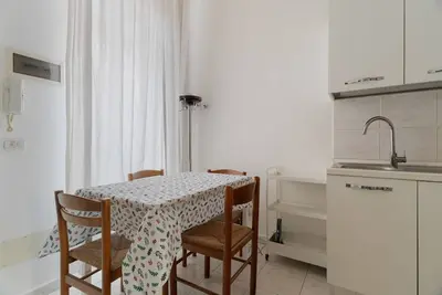 Image de Comfortable 45m2 apartment, ideal for 2 people, located on the second floor of a building with lift. The accommodation is located in the Porta Romana district in a strategic position, a stone's throw from the Lodi Tibb M3 stop and the Porta Romana rai