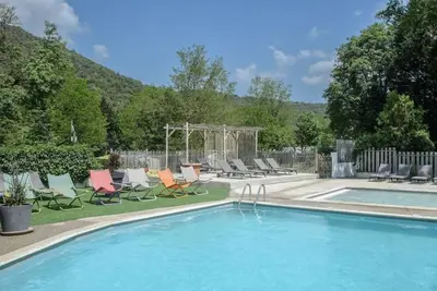 Image de Cottage Parks Medrose Tente écolodge avec sanitaire