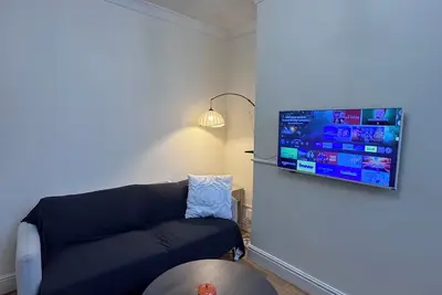 Image de Cosy 3 bedroom house in Sale, Manchester