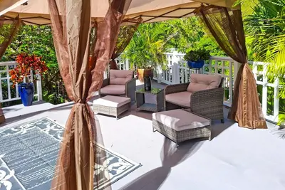 Image de Tranquil Dawn Beach Escape with Pool & Huge Deck