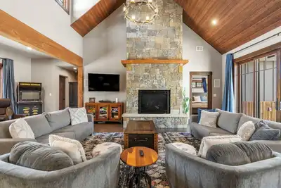 Lucky Star Lodge | Hot Tub | Fire Pit