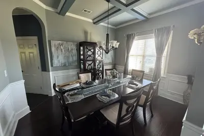 Image de Luxury 5-Bedroom Stockbridge Retreat Fifa Event Rental– Sauna, Hot Tub & Bar!