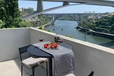 Image de G: Iconic Bridge View Balcony | Spacious 1br Porto