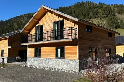 Image de Chalet by the lake!