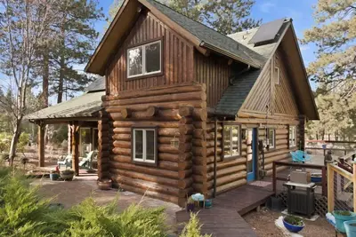 Image de Westside Log Cabin - Your Basecamp for Adventure