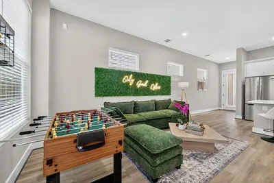 Image de New Modern 3dr Retreat w/ Games