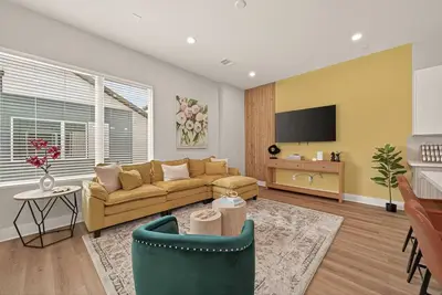 Image de Modern 3br Home w/ Foosball & Stylish Design