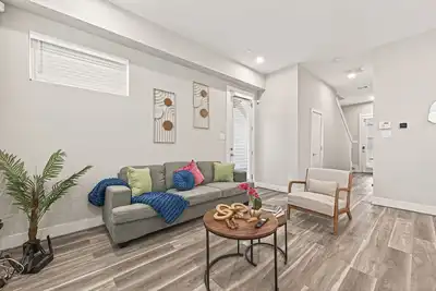 Image de Stylish Comfort Near Houston Heights