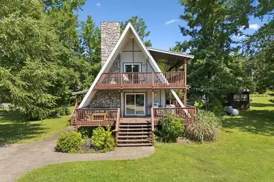 Image de Welcome to your perfect lakeside escape!